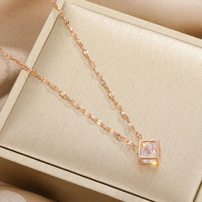 Colar de Cubo de Cristal Banhado a Ouro 18K